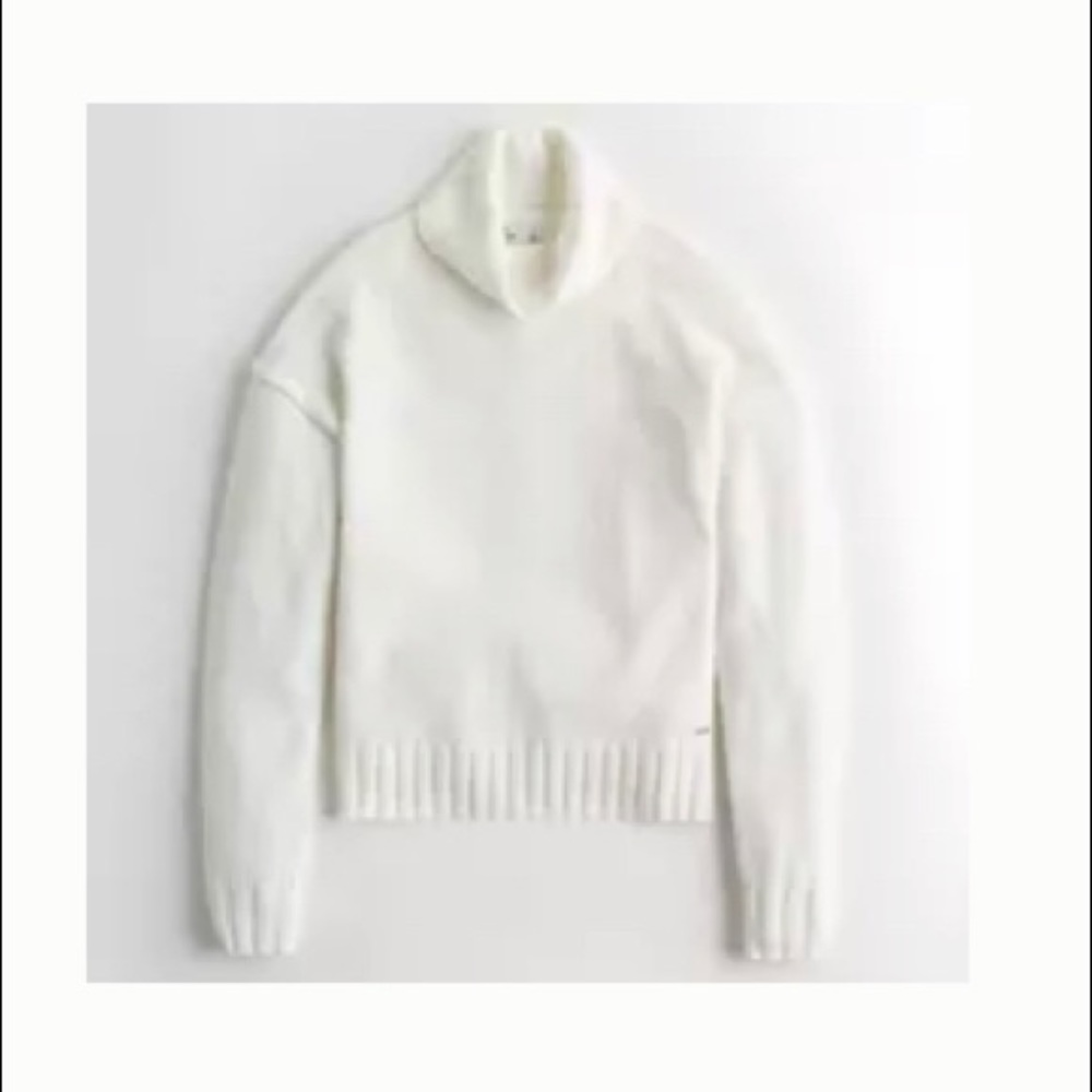 White Hollister Turtleneck